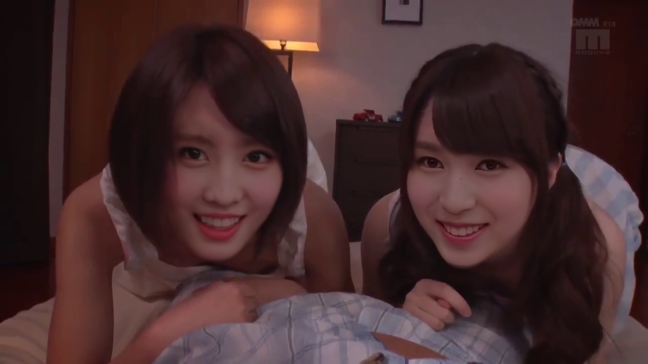 Share House Life (Momo Hirai X Mina Sharon Myoi)