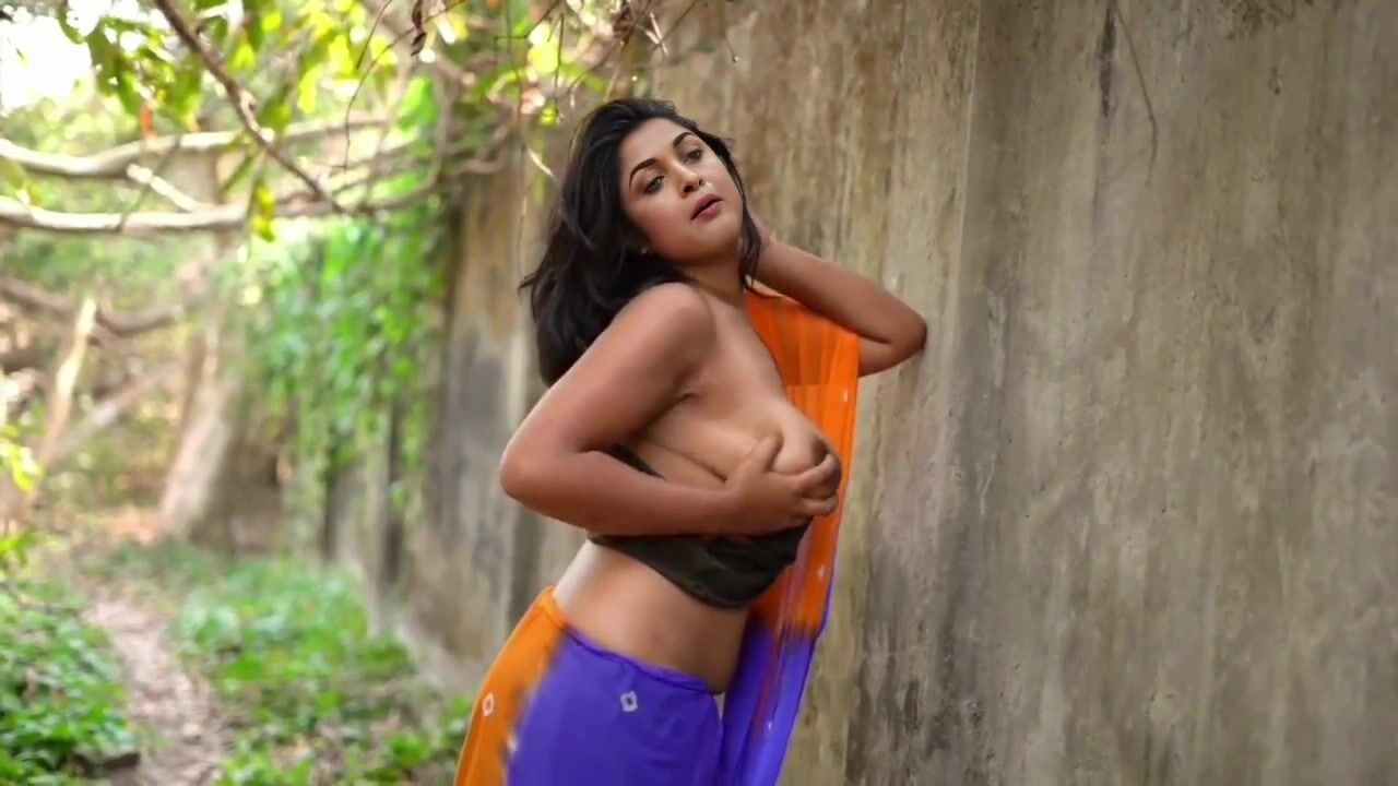 Ramya Krishnan Hot Milf Saree Teasing