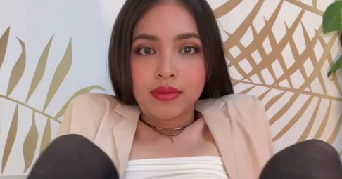 (Not) Maine Mendoza showing off her pink pussy